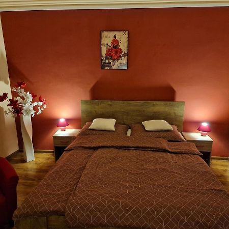 Matyas Apartman Tata Exterior foto