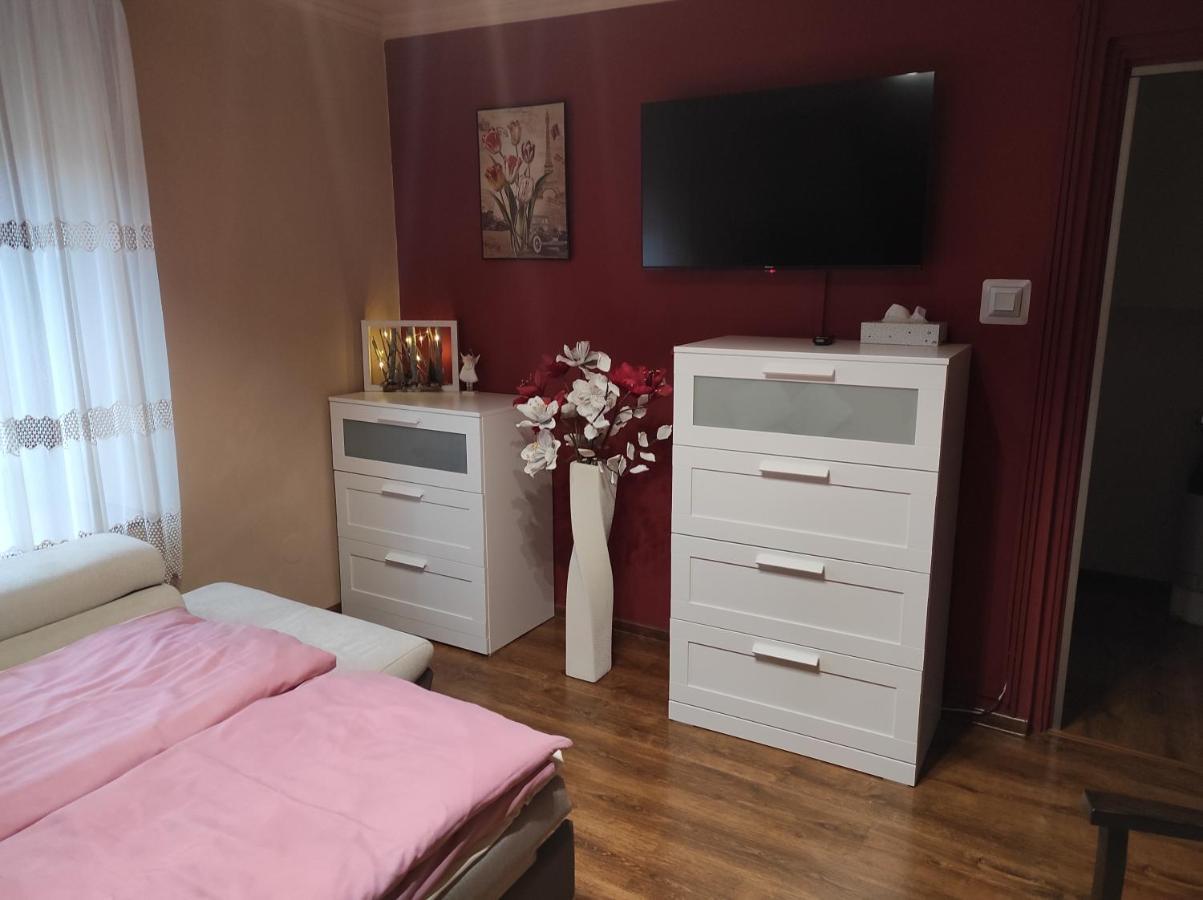 Matyas Apartman Tata Exterior foto
