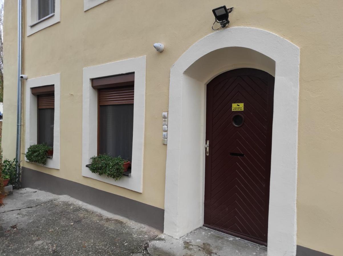 Matyas Apartman Tata Exterior foto