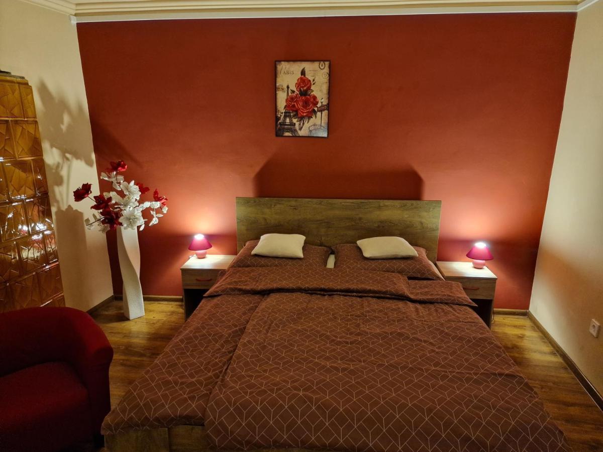 Matyas Apartman Tata Exterior foto